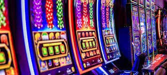 Jackpot Slot ဆုကြေးကြီး ရရှိနေသော ကစားသမား မြင်ကွင်း